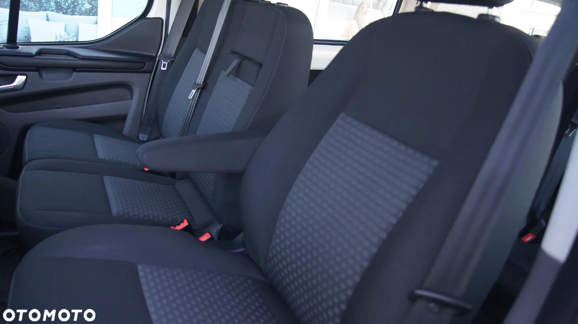 Ford Transit Custom Kombi 340 L2H2 Trend - obrazek 11