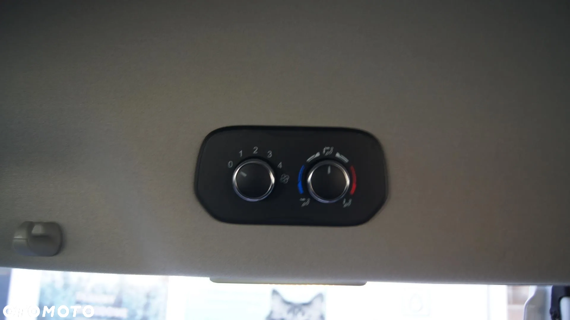 Ford Transit Custom Kombi 340 L2H2 Trend - obrazek 16