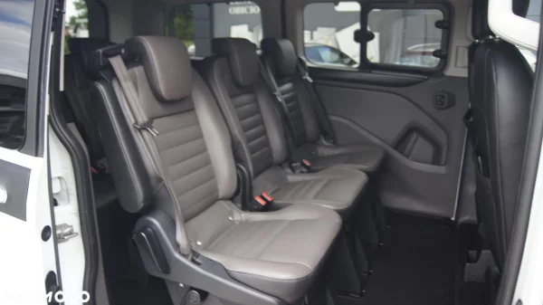 Ford Tourneo Custom 2.0 EcoBlue L1 Titanium SelectShift - obrazek 27