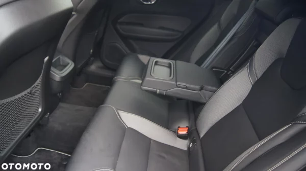 Volvo XC 60 D4 AWD R-Design - obrazek 22
