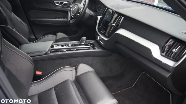 Volvo XC 60 D4 AWD R-Design - obrazek 25