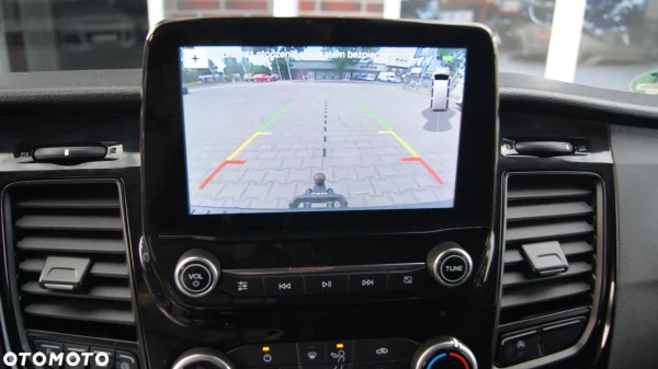 Ford Tourneo Custom 2.0 EcoBlue L1 Titanium SelectShift - 2020 - obrazek 12