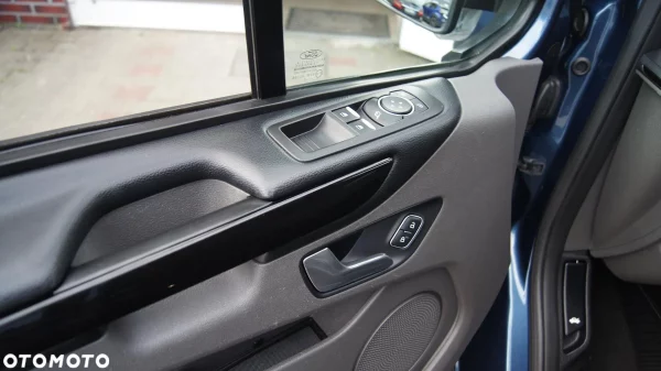 Ford Tourneo Custom 2.0 EcoBlue L1 Titanium SelectShift - 2020 - obrazek 13