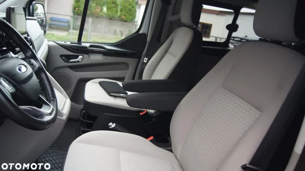 Ford Tourneo Custom 2.0 EcoBlue L1 Sport SelectShift - obrazek 22