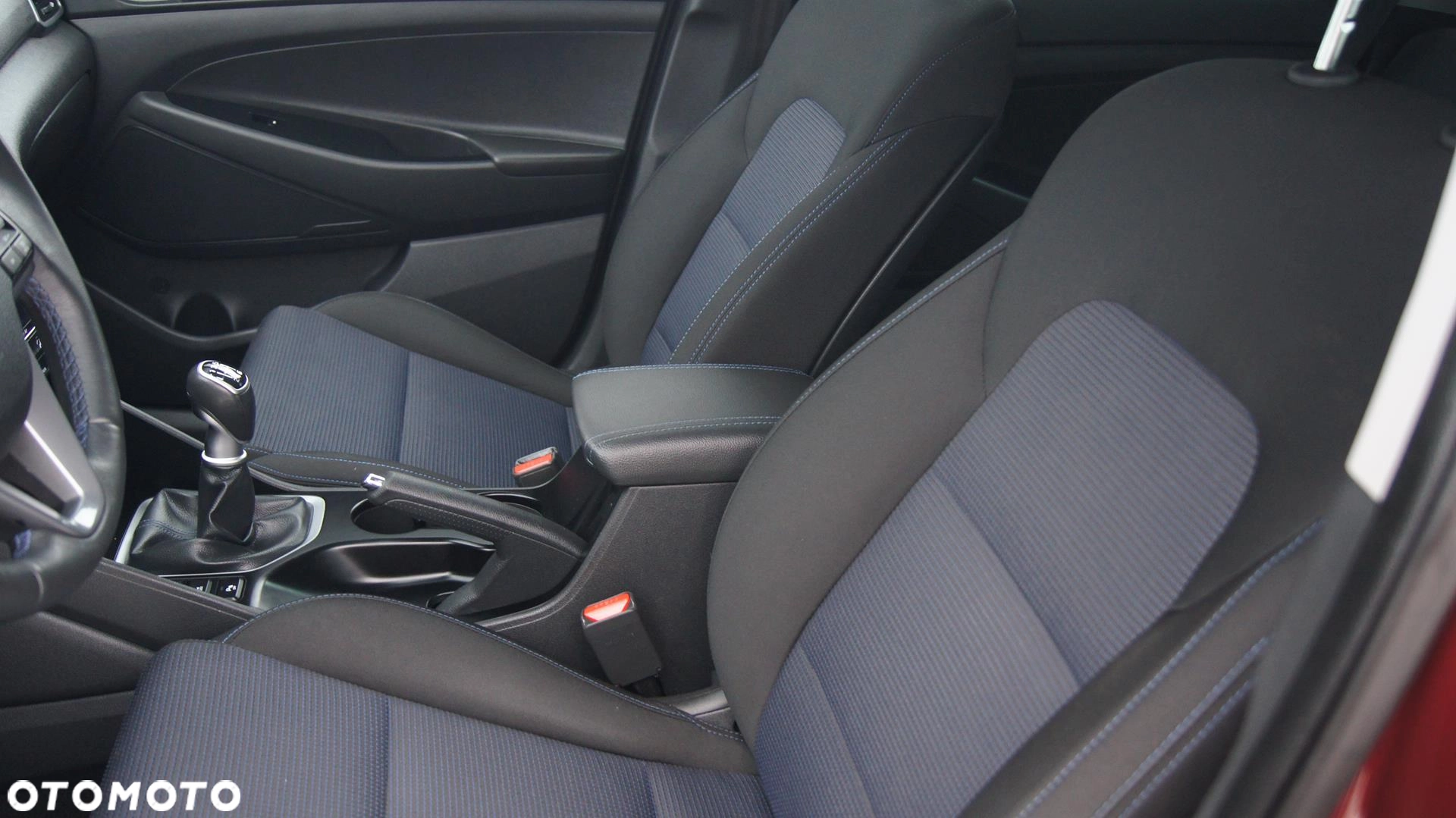 Hyundai Tucson 1.6 Turbo 4WD Premium - obrazek 8