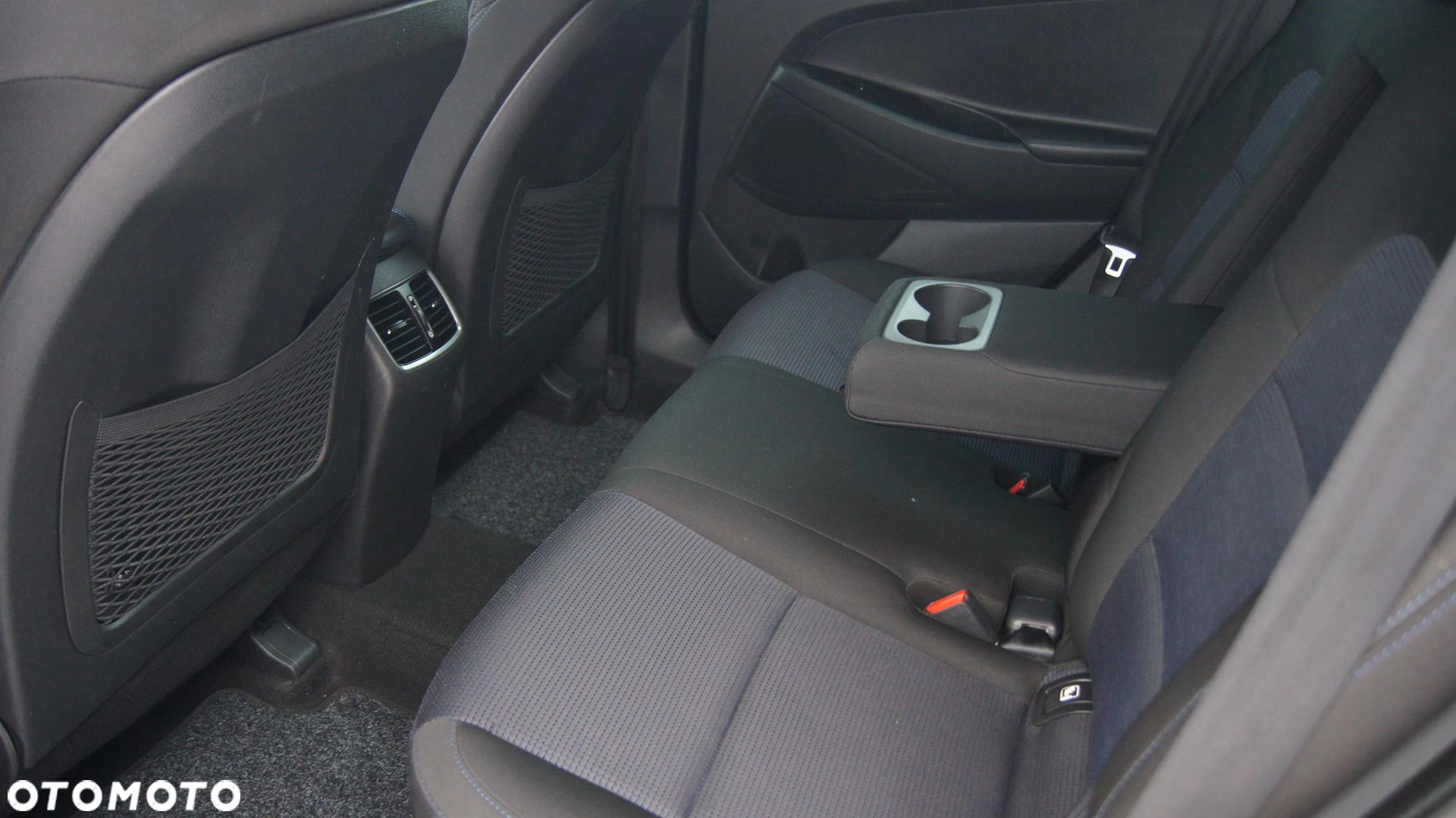 Hyundai Tucson 1.6 Turbo 4WD Premium - obrazek 9