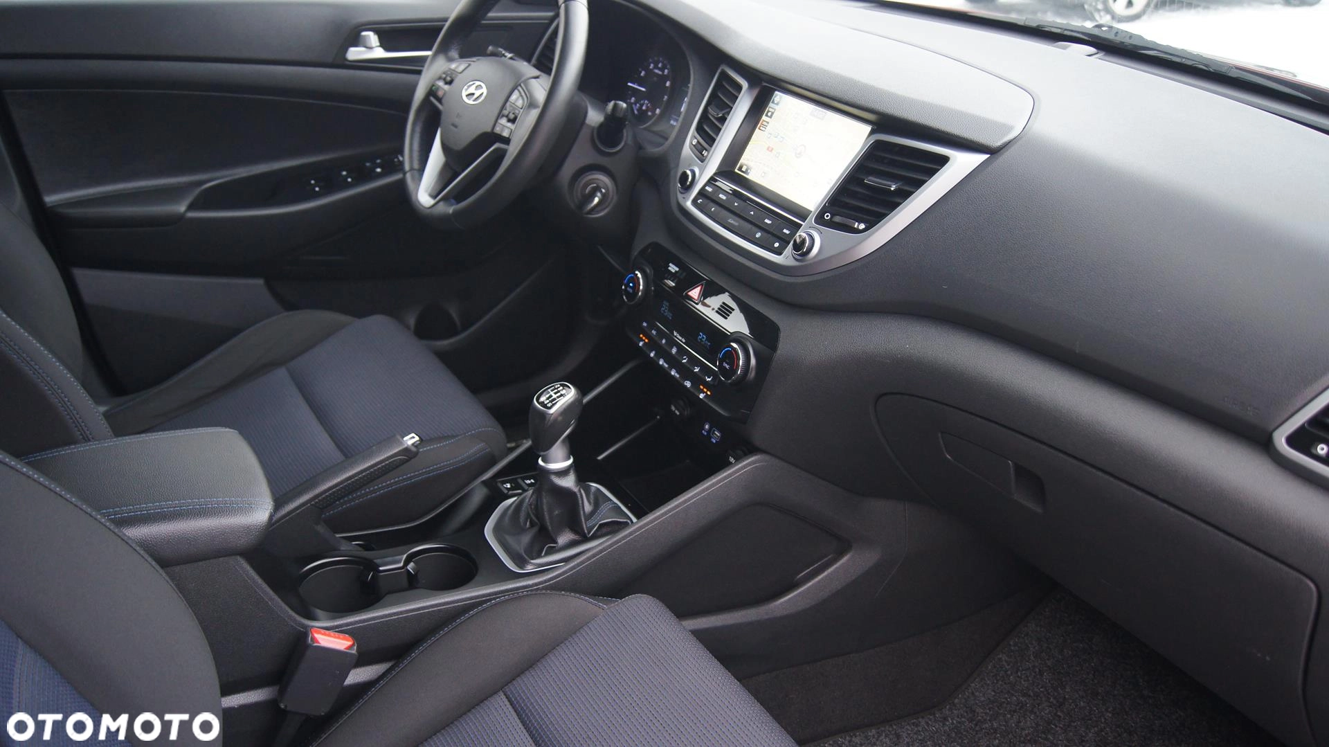 Hyundai Tucson 1.6 Turbo 4WD Premium - obrazek 10