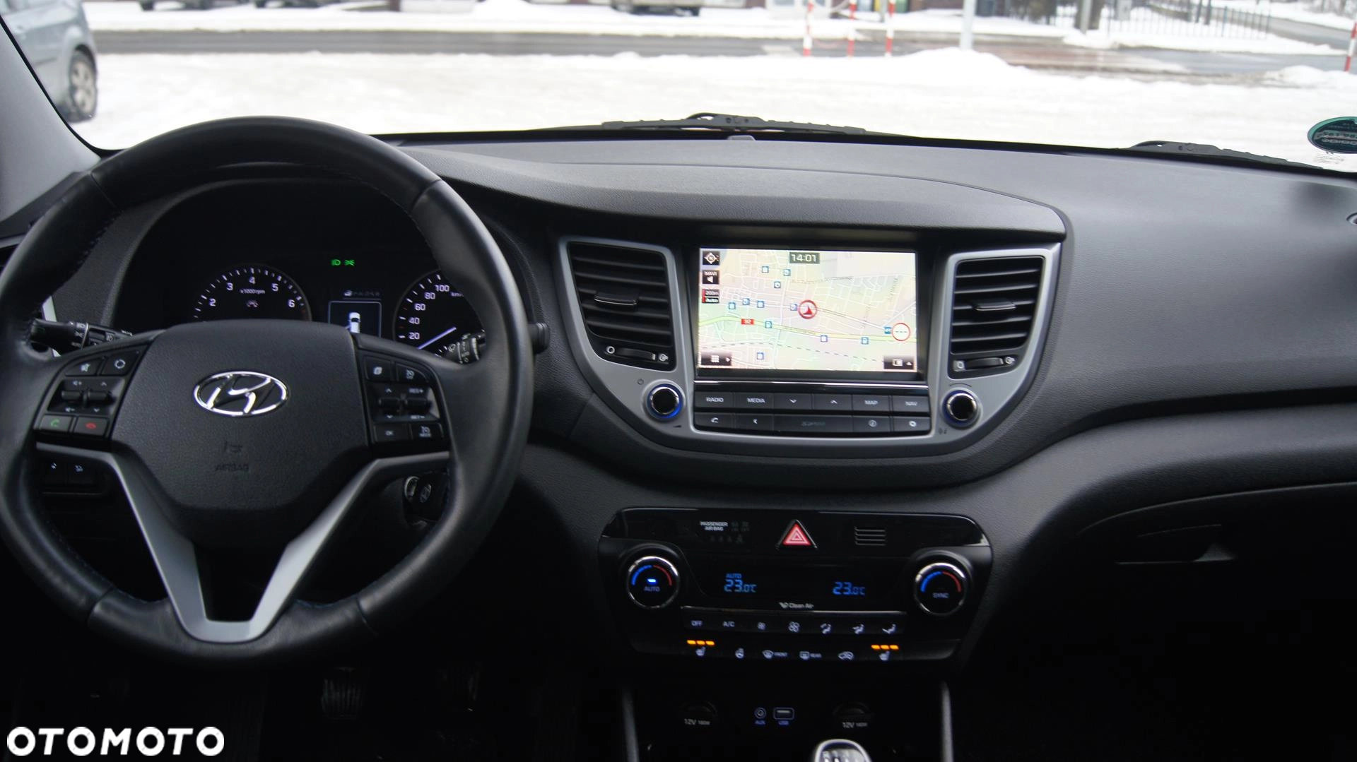 Hyundai Tucson 1.6 Turbo 4WD Premium - obrazek 11