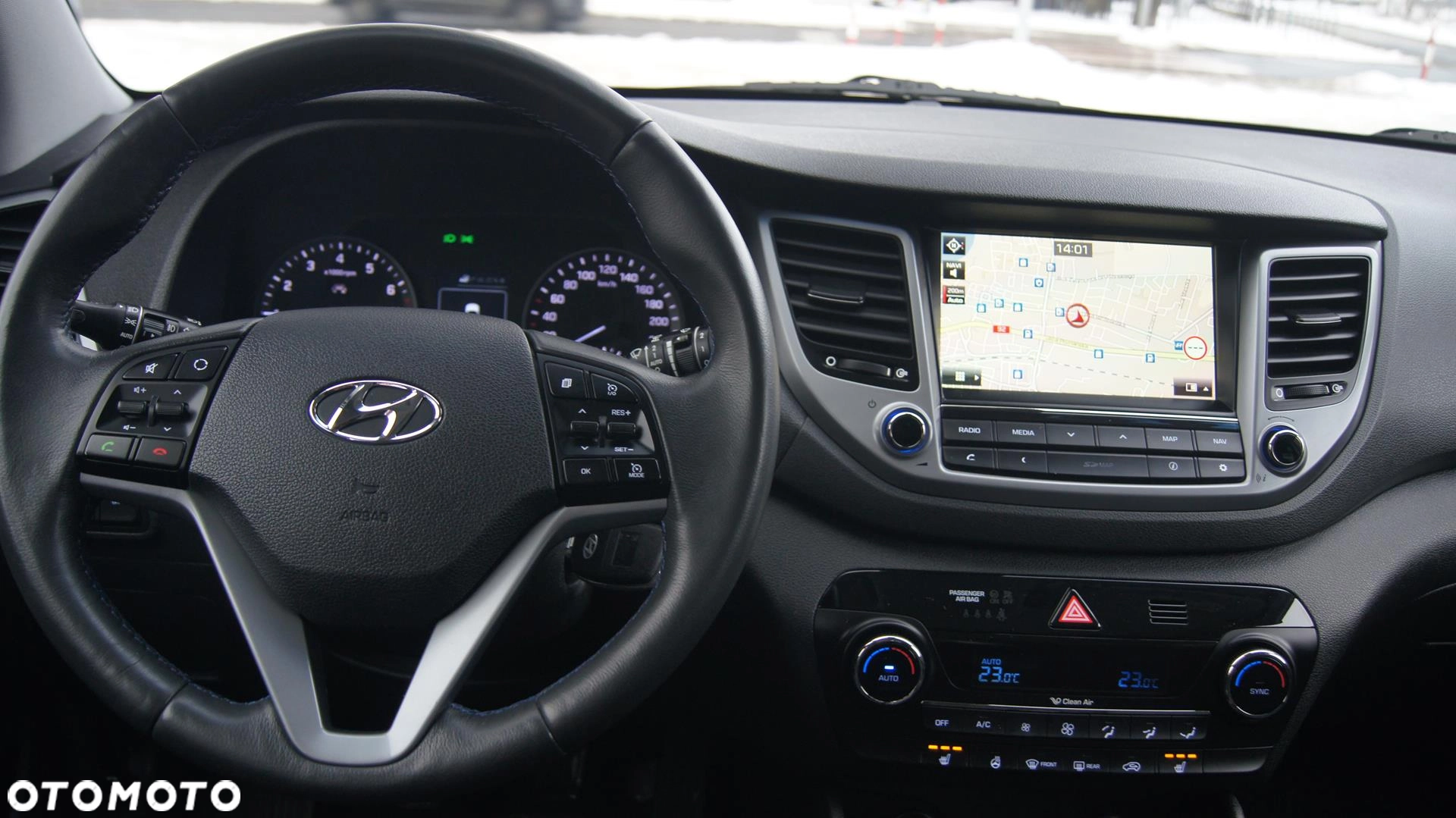 Hyundai Tucson 1.6 Turbo 4WD Premium - obrazek 12