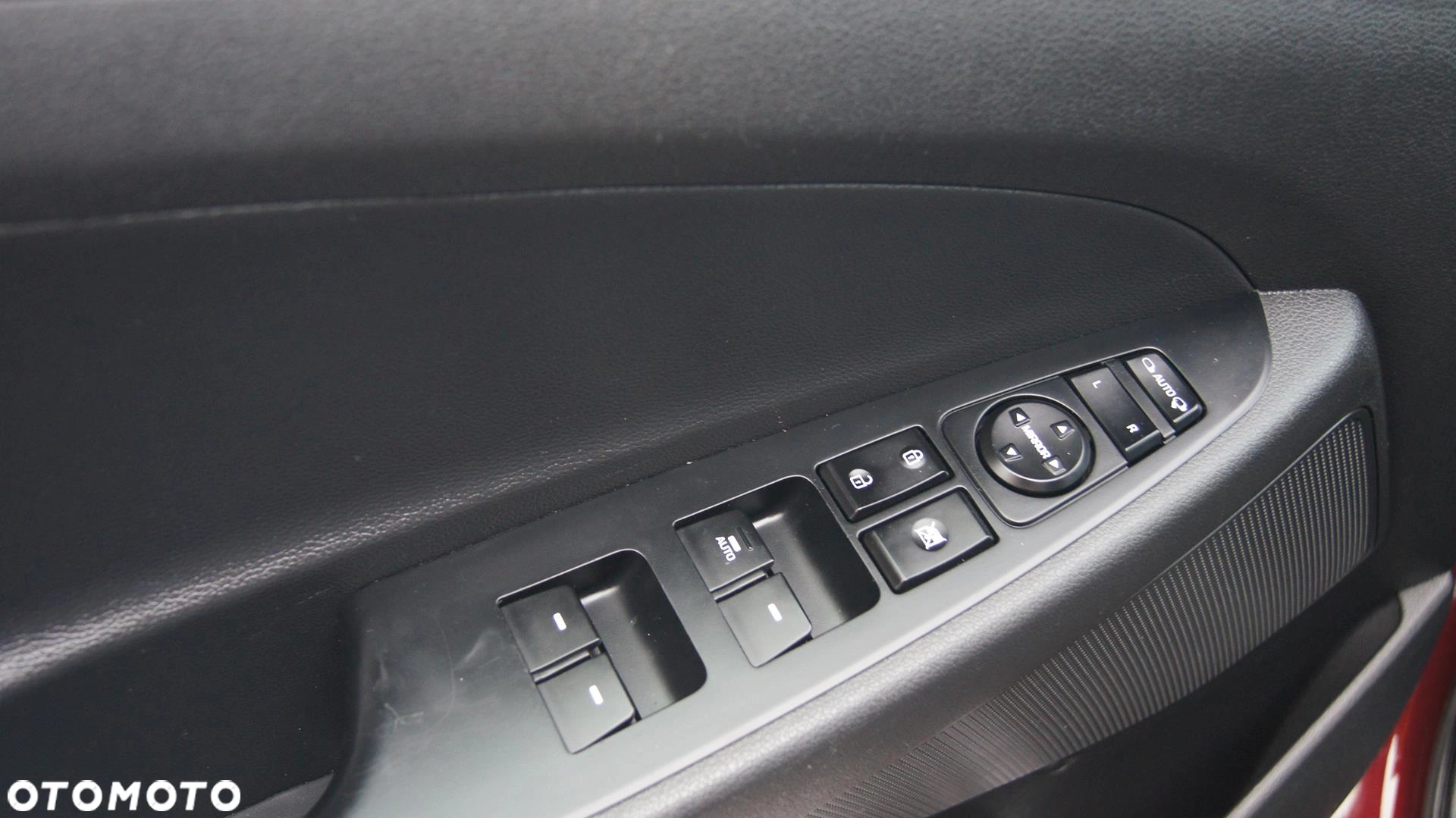 Hyundai Tucson 1.6 Turbo 4WD Premium - obrazek 14