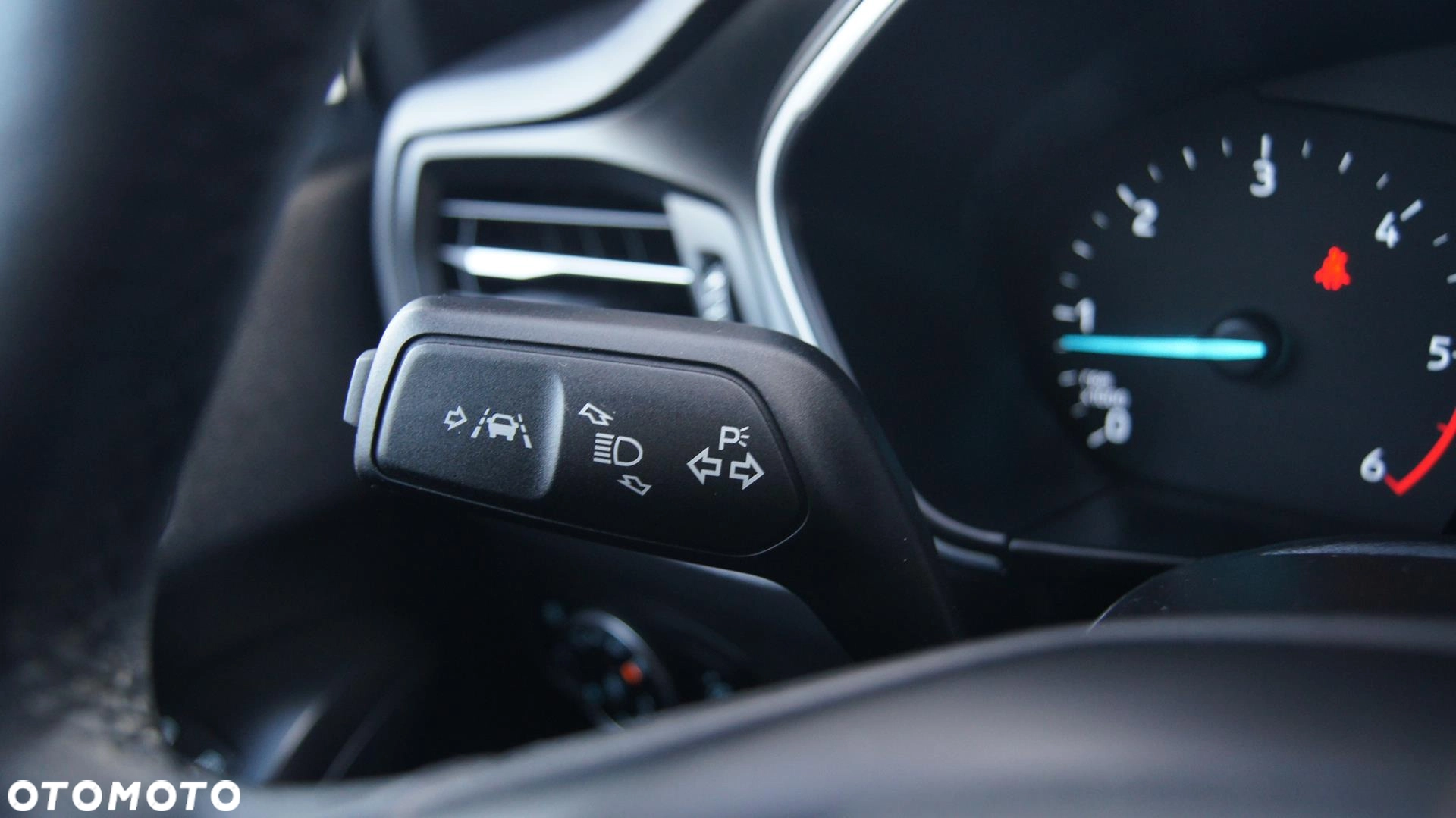 Ford Focus 1.5 EcoBlue Trend Edition Business - obrazek 13