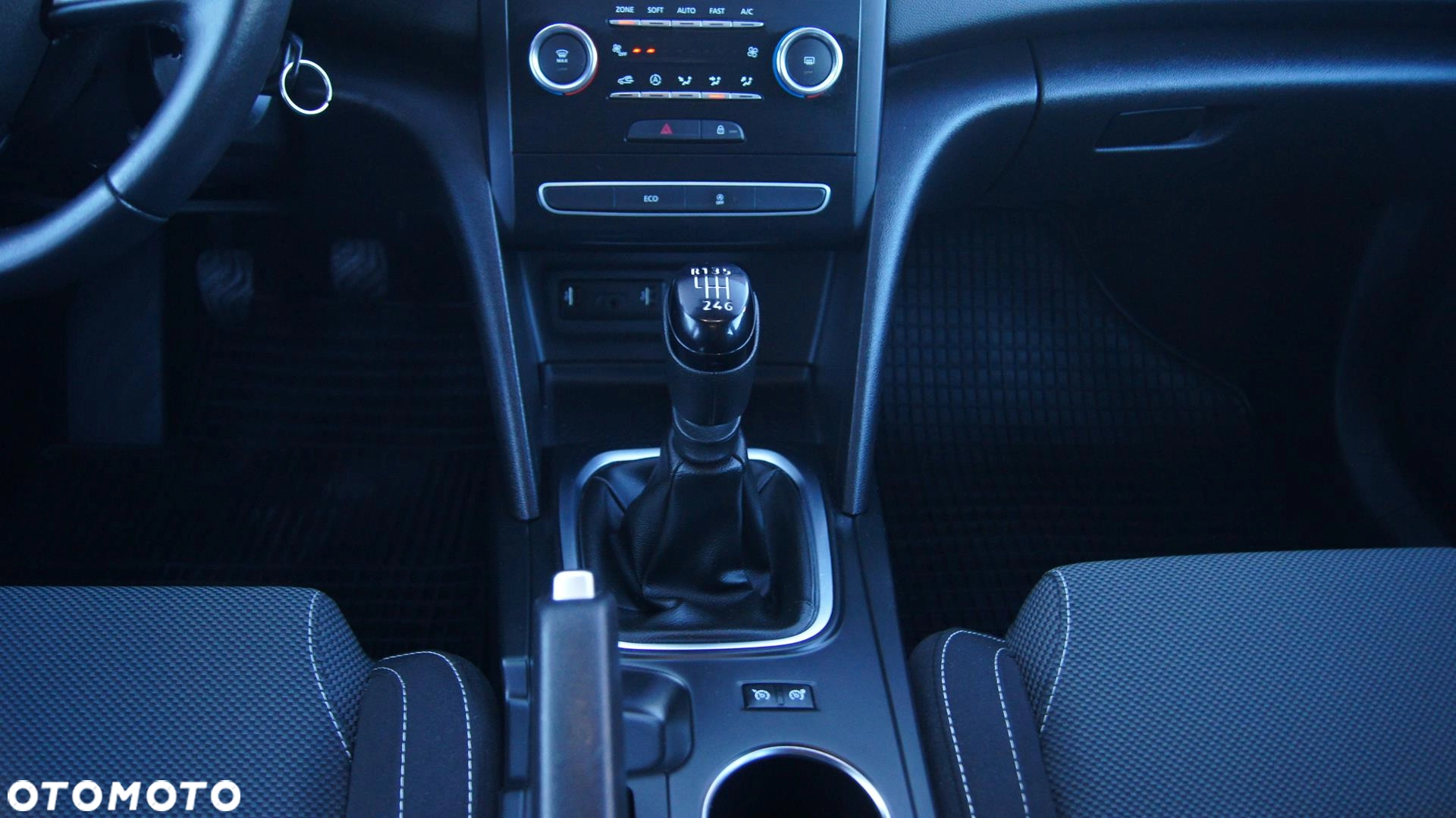 Renault Megane 1.2 Energy TCe Limited - obrazek 10