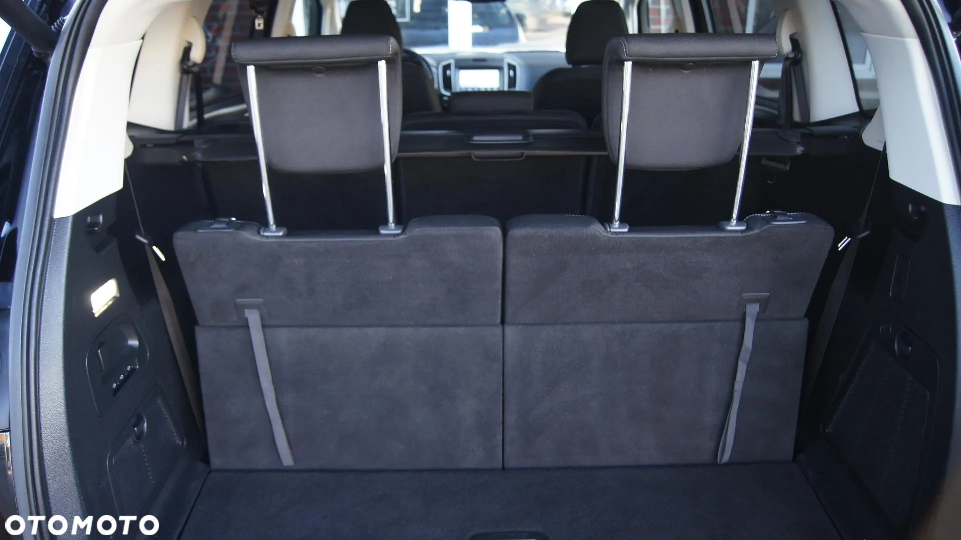 Ford S-Max 1.5 EcoBoost Titanium 2019 rok - obrazek 13