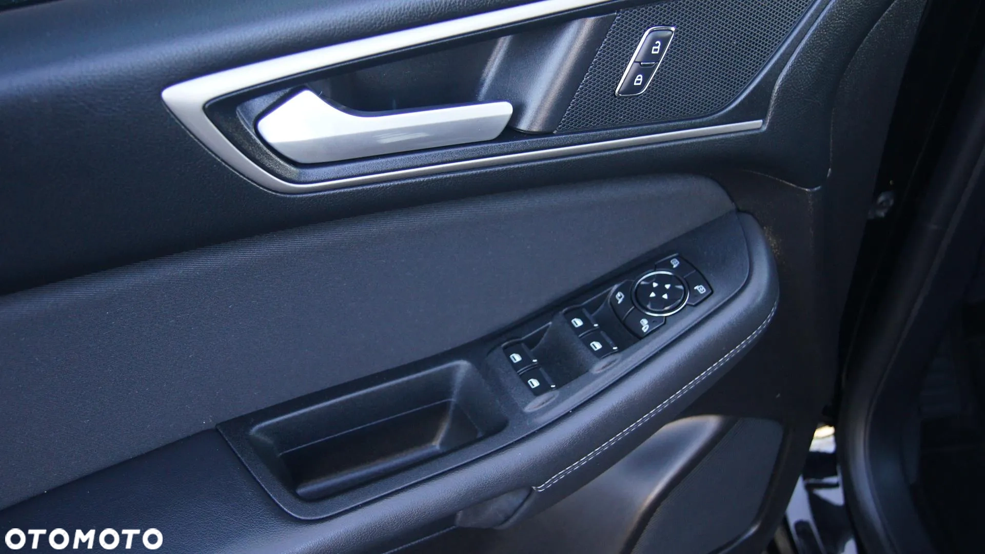 Ford S-Max 1.5 EcoBoost Titanium 2019 rok - obrazek 22