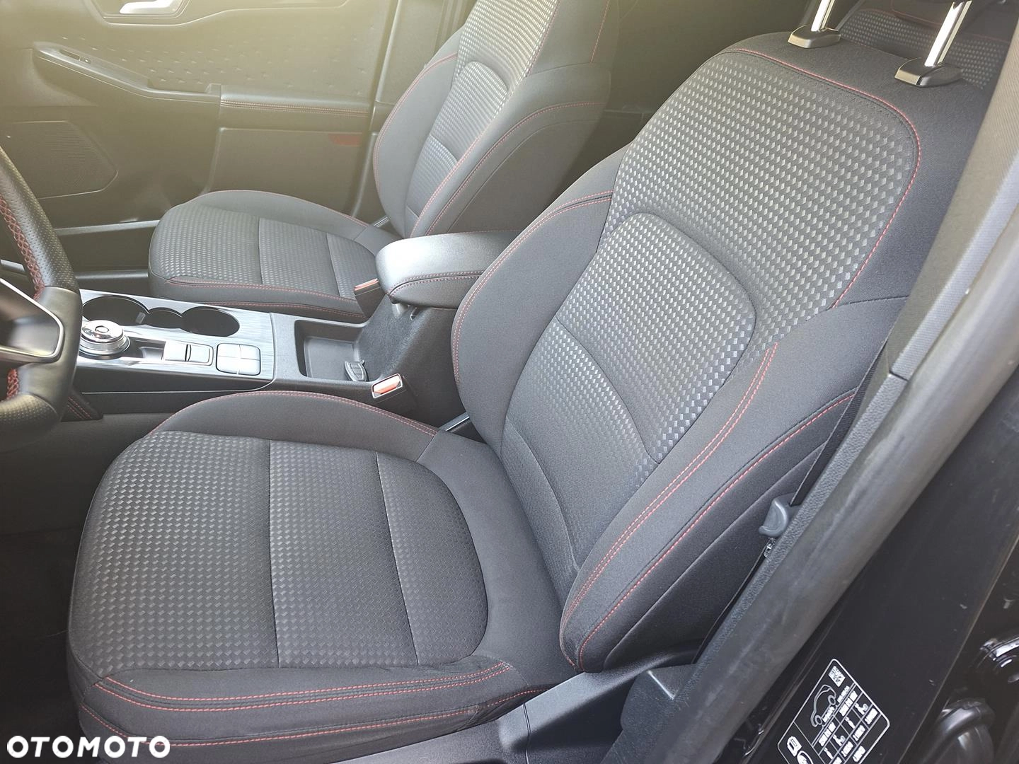 Ford Kuga 2.0 EcoBlue AWD ST-Line - obrazek 22