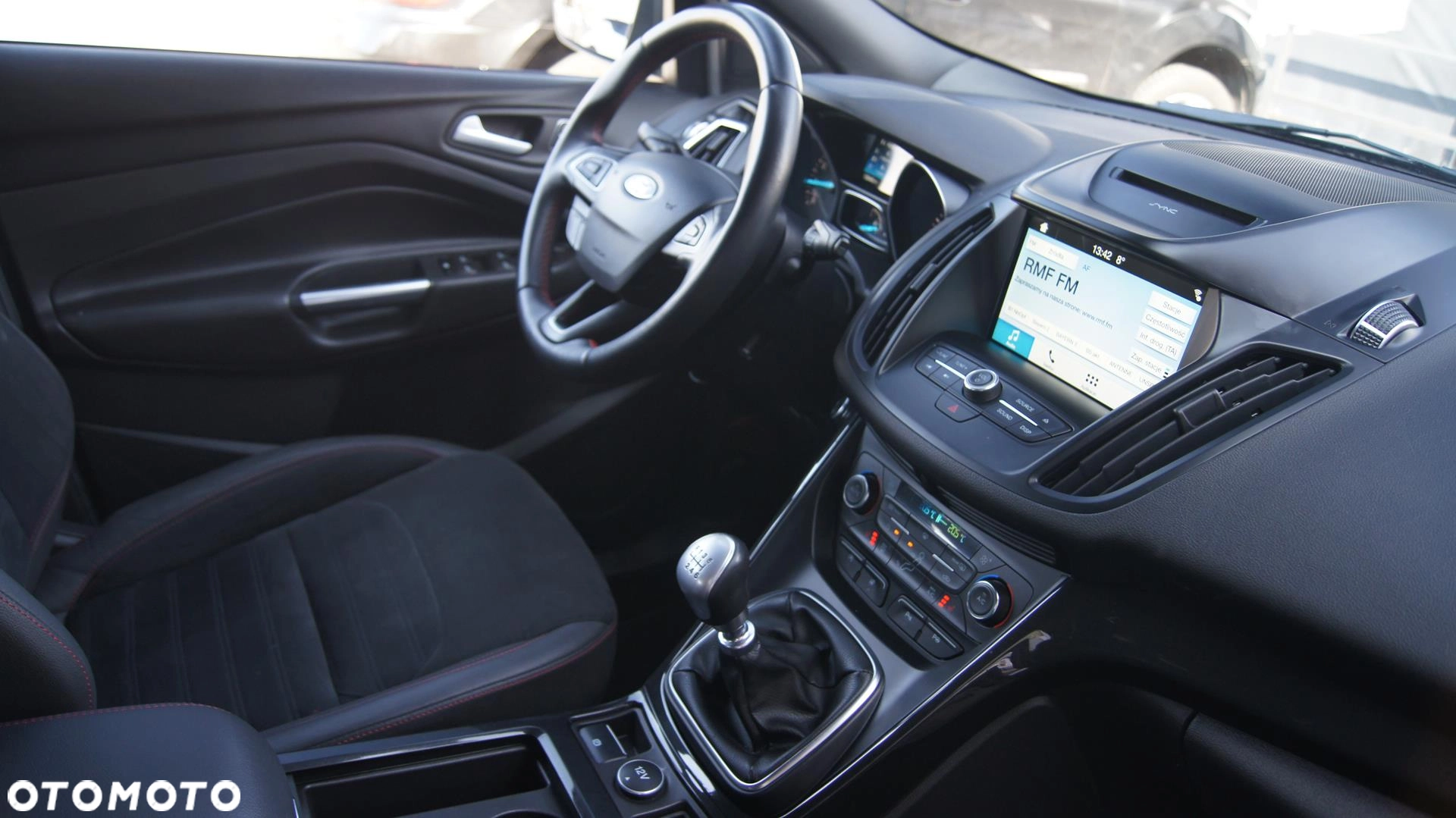 Ford Kuga 1.5 ST-Line - obrazek 10