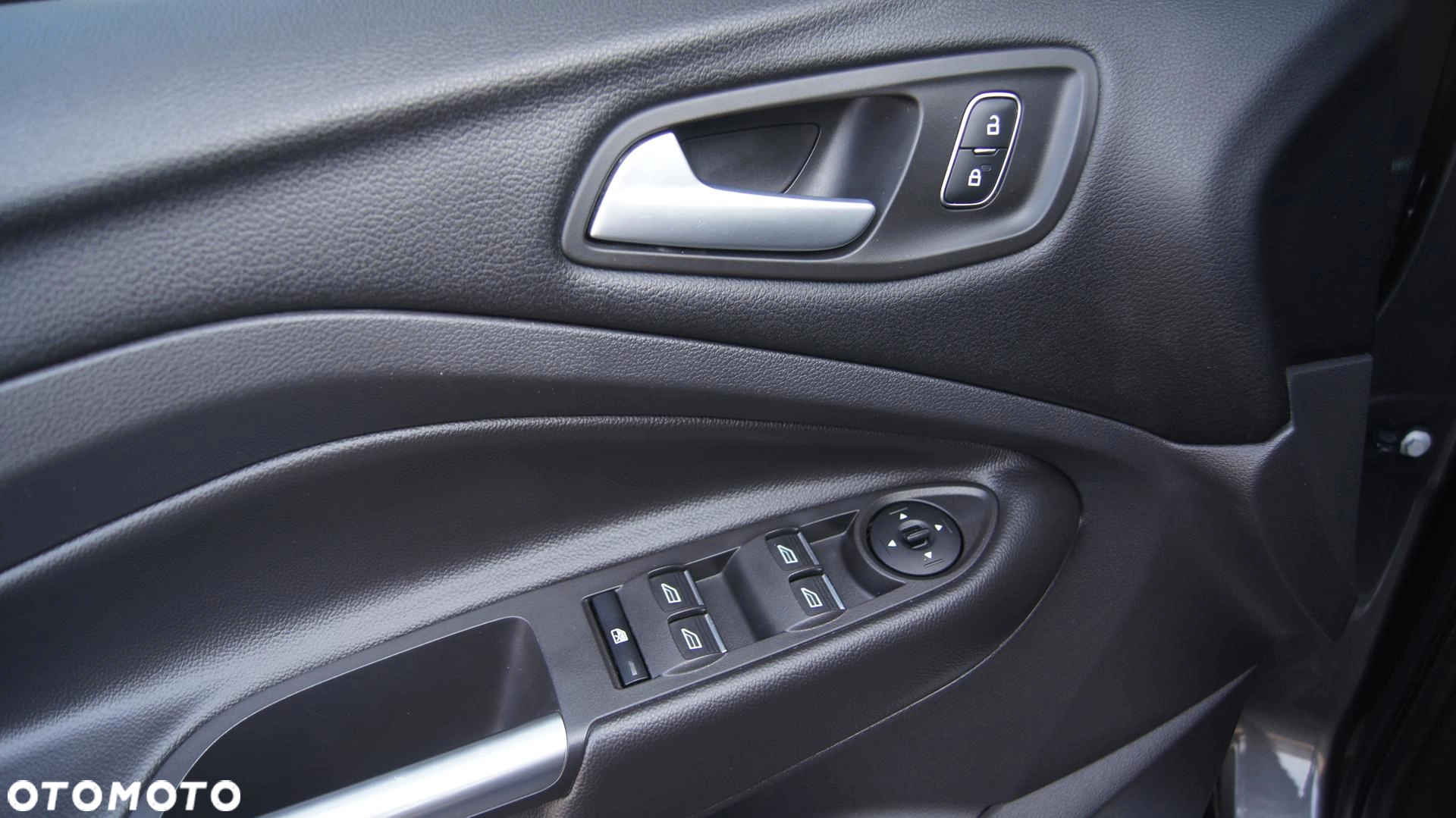 Ford Kuga 1.5 ST-Line - obrazek 5