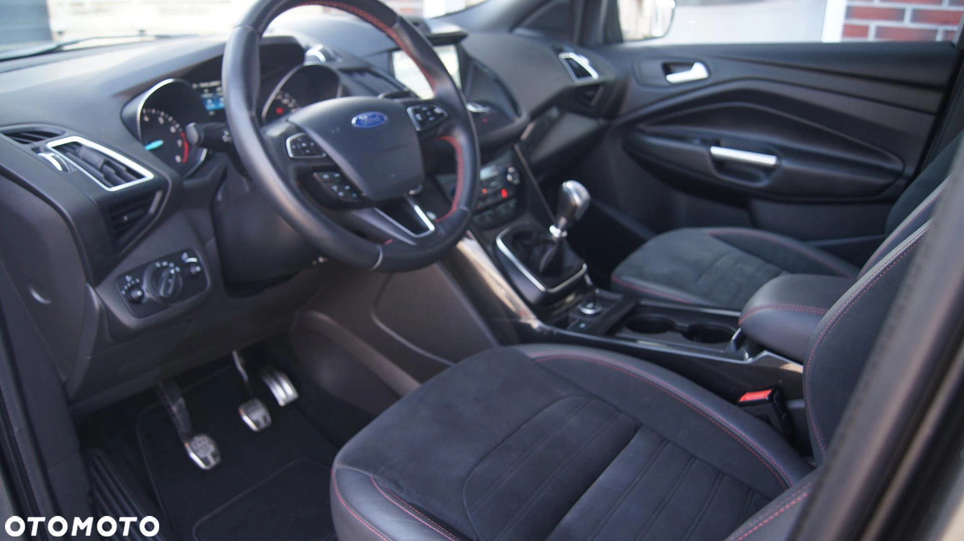 Ford Kuga 1.5 ST-Line - obrazek 6