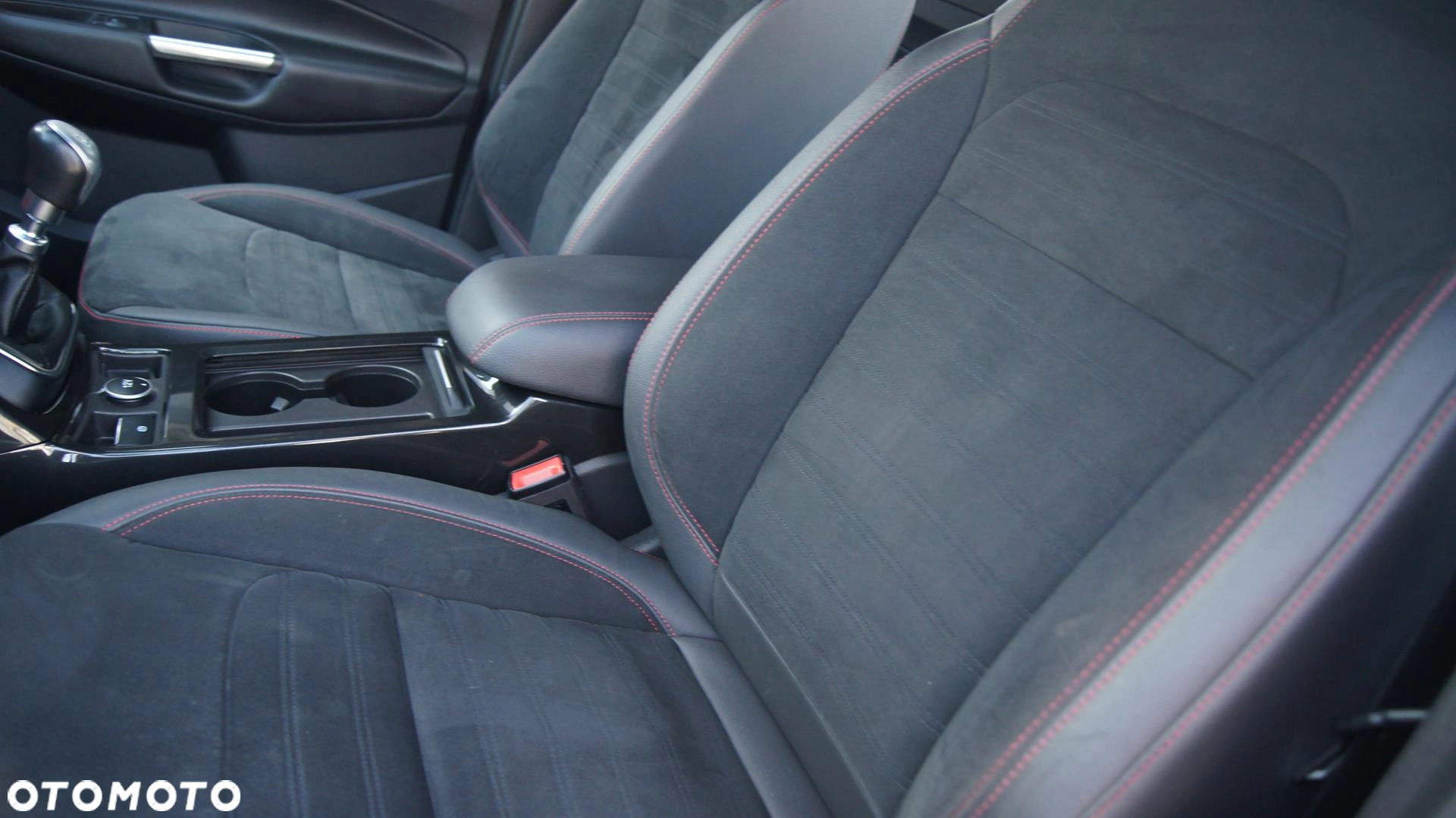 Ford Kuga 1.5 ST-Line - obrazek 7