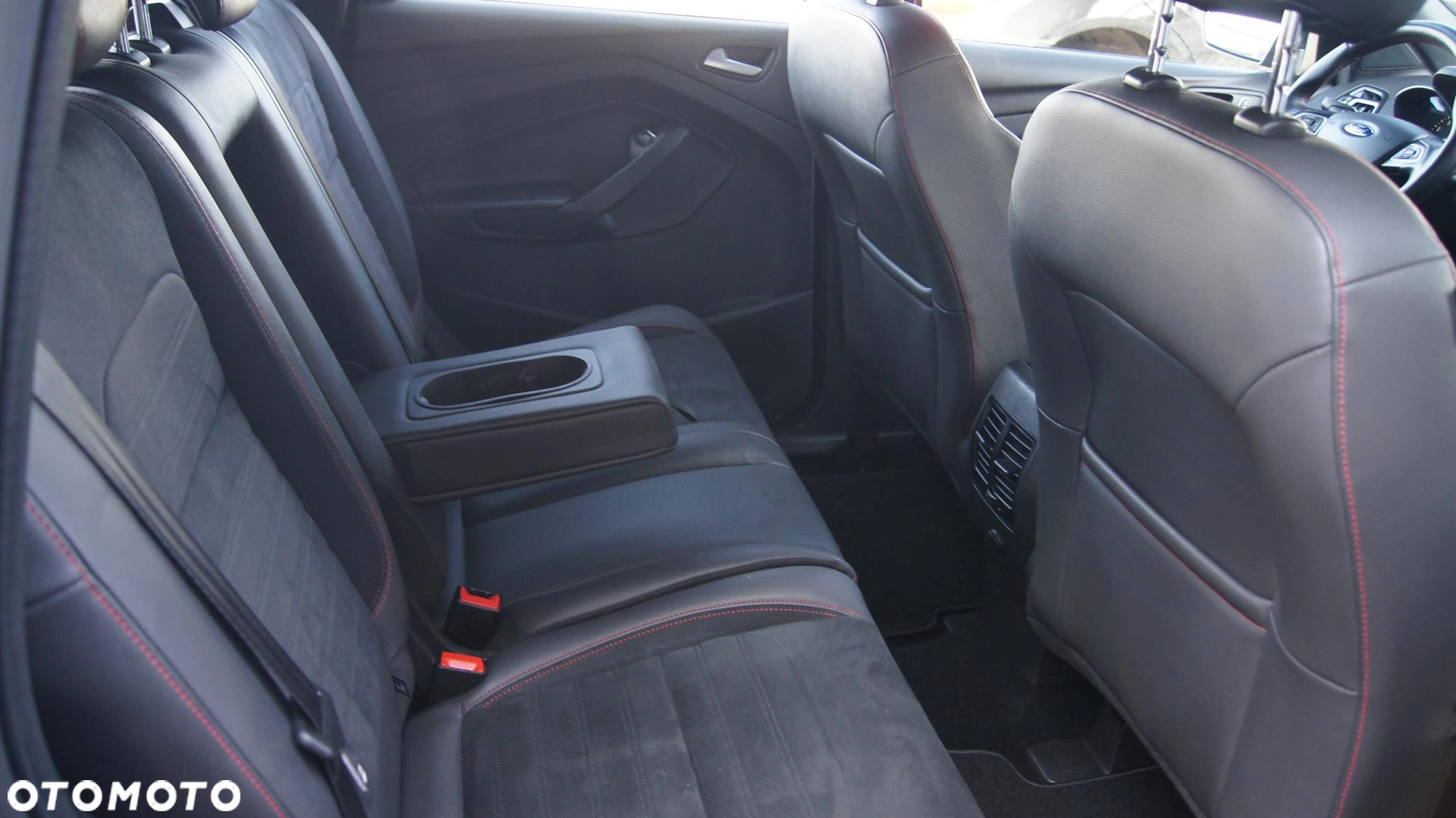 Ford Kuga 1.5 ST-Line - obrazek 8