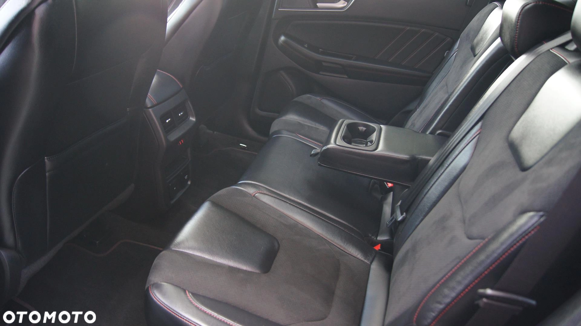 Ford Edge 2.0 EcoBlue Twin-Turbo 4WD ST-Line - obrazek 29