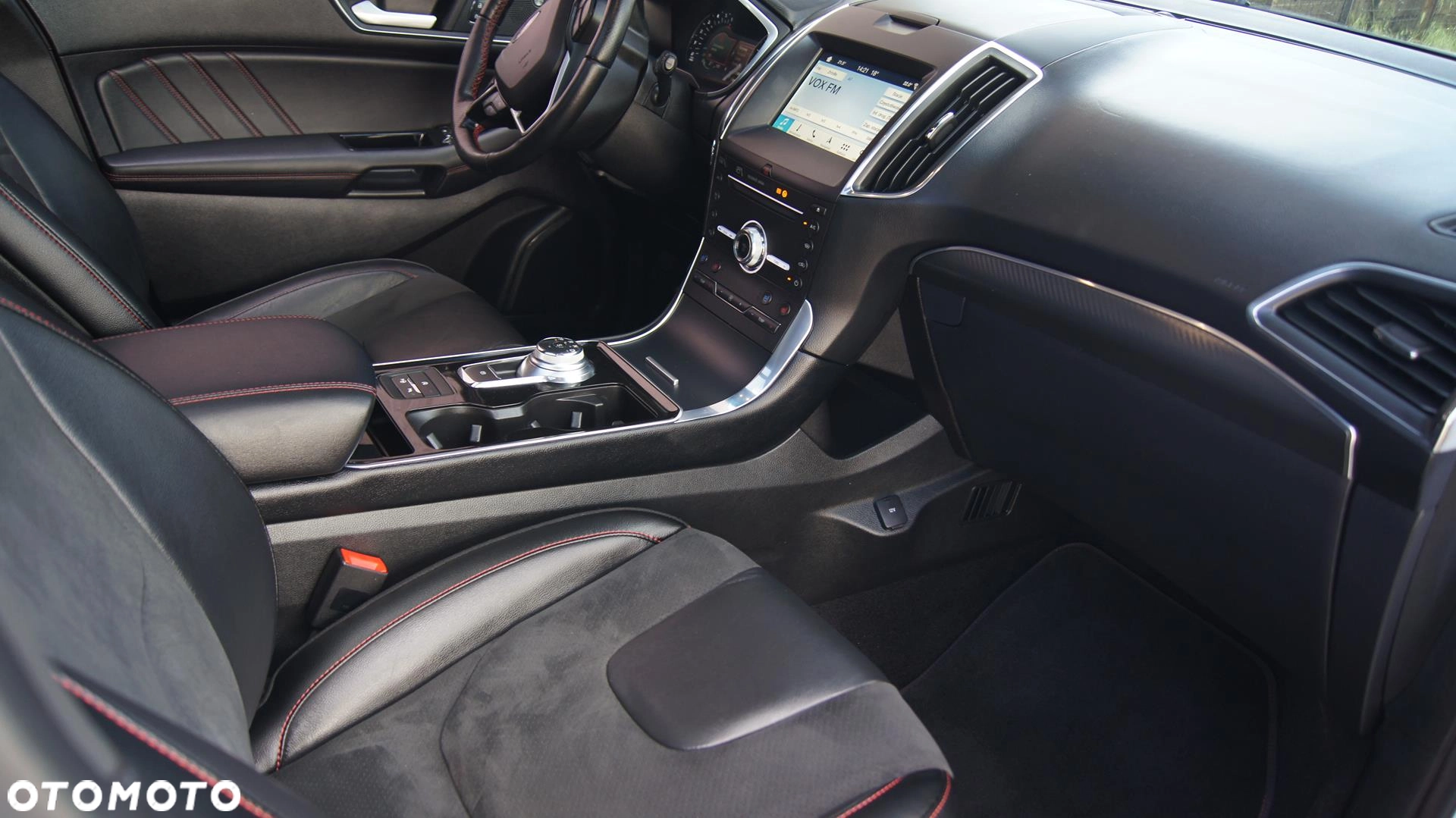 Ford Edge 2.0 EcoBlue Twin-Turbo 4WD ST-Line - obrazek 31