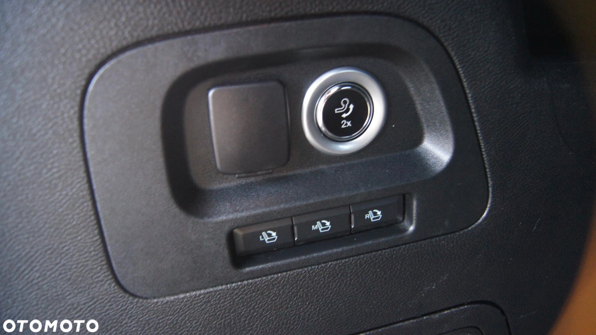 Ford S-Max 2.0 TDCi Bi-Turbo ST-Line PowerShift - obrazek 8